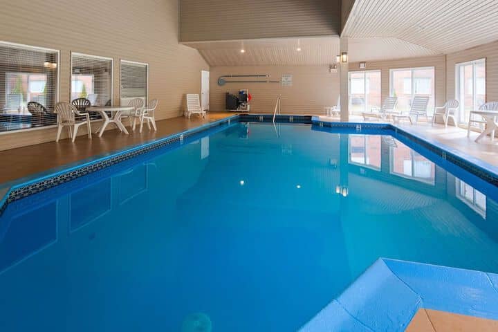 Pool 10 of 25