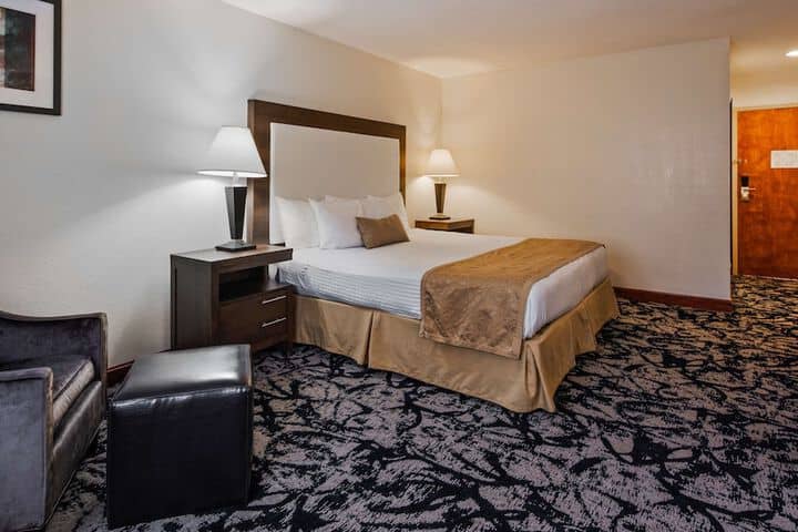 Room 6 of 25